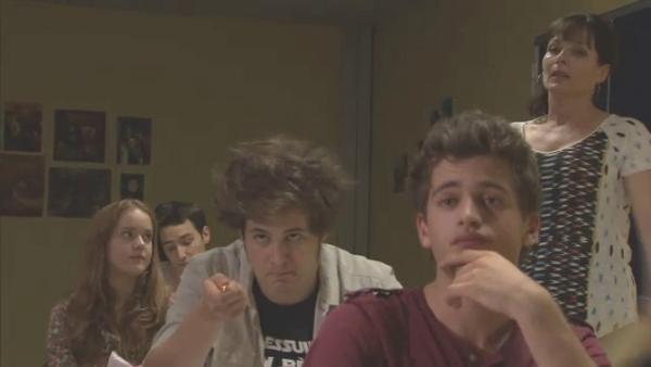 Plus Belle La Vie Pa Twitter Pblv Scoop La Classe De Terminale Du Lycee Vincent Scotto Avec Blanche En Prof Ulysse Lea Et Jonas En Eleves Http T Co 0zed55jx