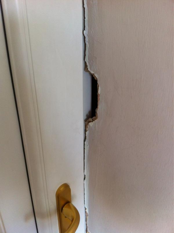 tunks23's tweet image. Decorating the living room.The people who fitted door had packed the hole out with silicone &amp;amp; toilet paper. #DIYnot