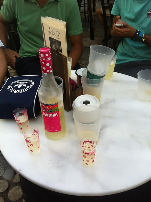 tynos23's tweet photo. de feria malaguita!! con @JPPintoLopez  @Jose_GS_  @acamposespejo http://t.co/AFrEyD6w