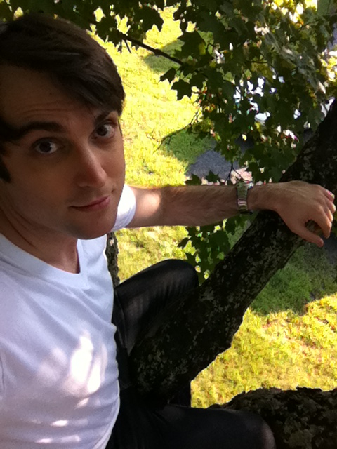 RyanClardy's tweet photo. Been a while since I climbed a tree! http://t.co/TJhNVD4k
