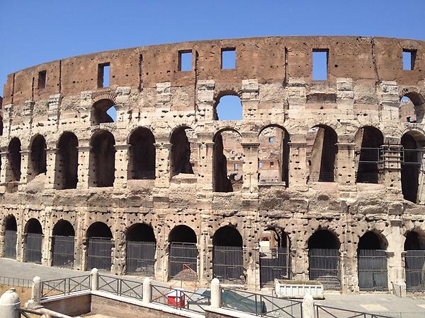 NoviceInPhoto's tweet photo. Took >3000 pictures on a eurotrip! http://t.co/UcjVuai7