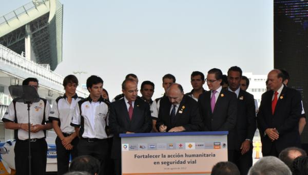 Hoy, en el evento de presentación del progr. "pilotos por la seguridad vial" x telmex, fia méxico y cruz roja