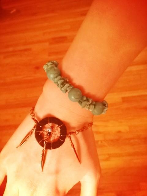 kpzien's tweet photo. Dreamcatcher bracelet...
piece of jewelry I LOVE! #bestpressie #ohsoboho ❤ http://t.co/sIxKOnbS