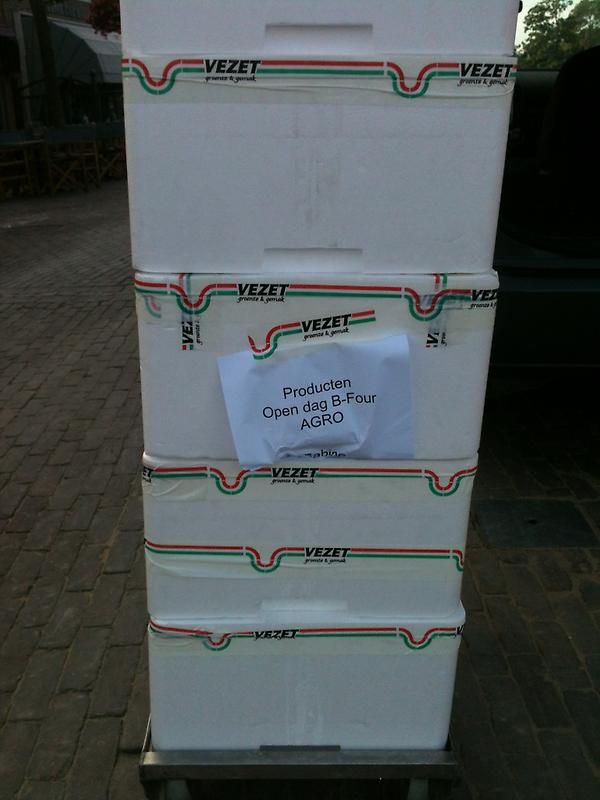 Zojuist opgehaald bij Vezet om alvast te verdelen voor de Battle ... Nootjes, dressing enz.. Verse waar komt morgen!