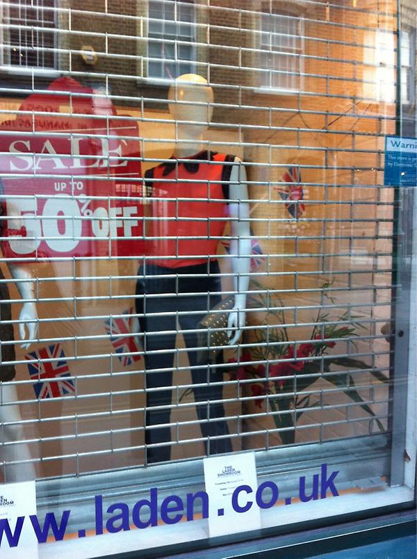 Frankie__Face's tweet photo. Just strolling through brick lane an stumbled across this!!! @TweakingIris http://t.co/rPGd2mRR