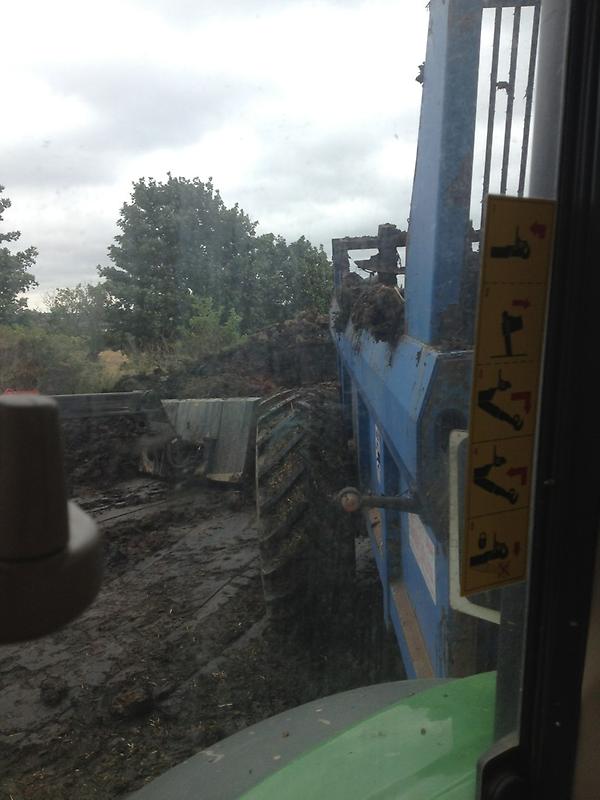 Joeseels's tweet photo. If farming could ever be glamorous then  this wouldn't be it! http://t.co/fLng22gq