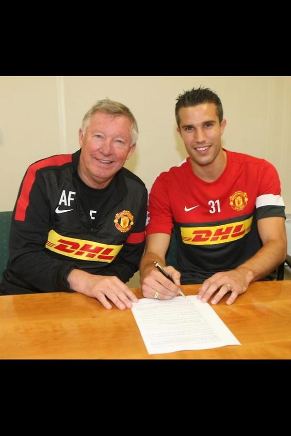 ManUtd_MUFC's tweet photo. Sir Alex Ferguson &amp; Roben Van Persie will have a press conference at 2pm #SSN #MUFC #quality #RVP http://t.co/415EvThP