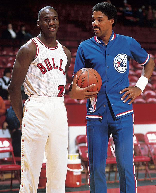 SI Vault on X Michael Jordan and Dr. J talk before a 1984 Bulls Sixers game http t 5MfBPQbj X