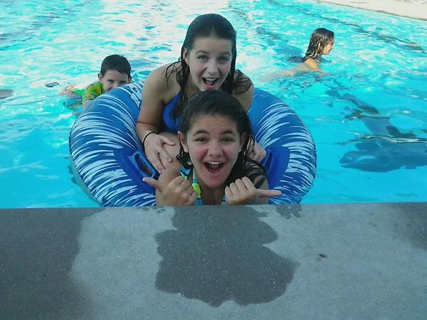 MaggieAbrown_'s tweet image. This is what the president and vice presient do during their freetime @liz_will_eat_u
#goodexamples?