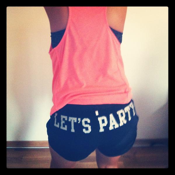 Miikeenn's tweet image. Let&apos;s party!!! #Fadderuke #drunk