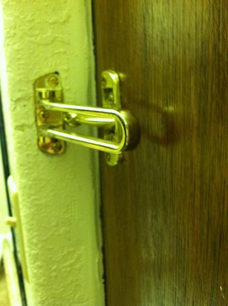 sammyclants's tweet image. How is this lock sufficient? #itisnt