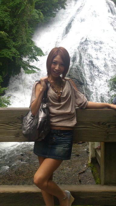 滝にうたれてきます！！！w http://t.co/0u2yal52