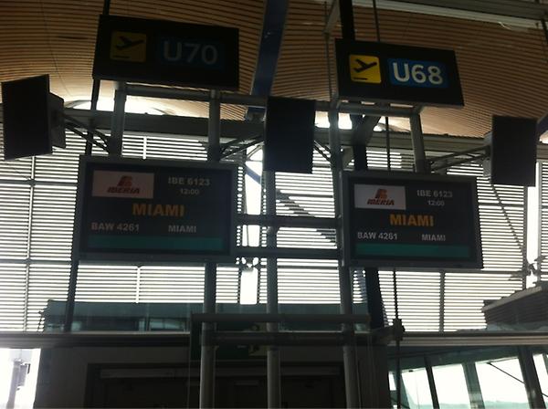 antoni_mora's tweet photo. Destino MIAMI @cesfpicado @jerofuentes94 #madrequelocura! http://t.co/Ky9G84M0