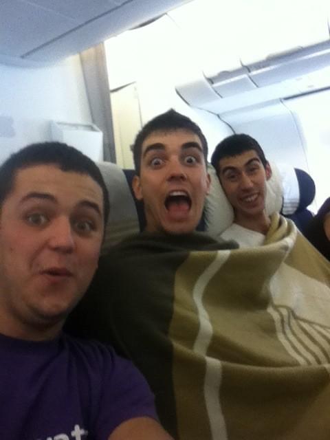 antoni_mora's tweet photo. @jerofuentes94 @cesfpicado  vamos que nos vamos! Cesfa: #frioQueTeCagasEnElAvion!!! http://t.co/dELzi7PP