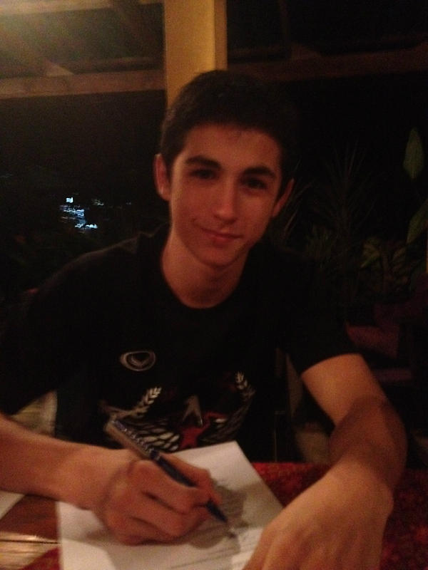 Victor Pinto: flyweight, 5'9, 19 years old, 7-year pro, 53 career wins, 16 by KO.  Won 2010 Lumpinee Best Boxer award.
