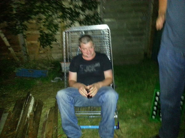 1989_Marc's tweet photo. Aapje veilig in kooitje http://t.co/VKC7beCV