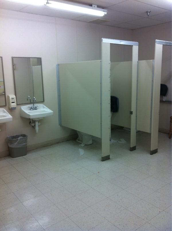 PittsburghPotty's tweet photo. Livin' large at Michaels Arts and Crafts Store #bethelpark http://t.co/D2d0725W