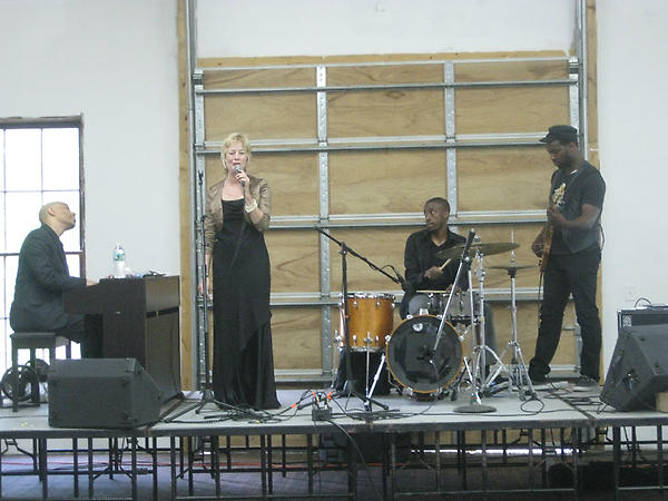m3fest's tweet photo. Phyllis Whitehouse singing some amazing standards with the Onree Gill band. You should hear this. http://t.co/zfuCbgVW
