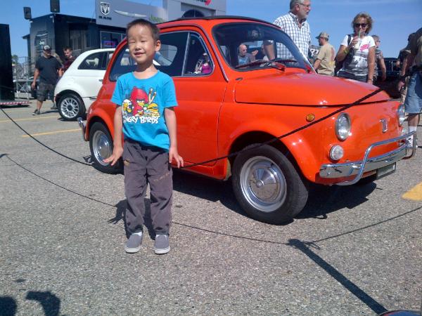PlanetColorCP's tweet image. #PlanetColor at Woodward Ave #DreamCruise (@OfficialWDC)... not quite the new #FIAT 500... check out its older relative