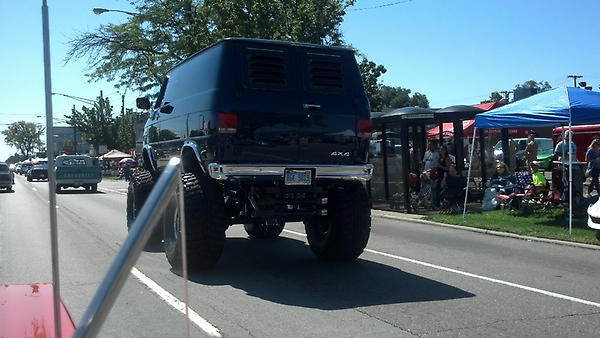 PlanetColorCP's tweet image. #PlanetColor at Woodward #DreamCruise (@OfficialWDC)... wish our mom's '86 Chevy Van looked like this back in the day