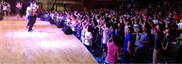 LawrenceKhong's tweet photo. All Nations Church Sunday morning worship. Look at the young people! Awesome! http://t.co/poFp4Lz0