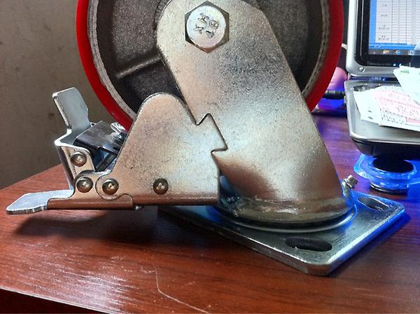 volkswheel's tweet photo. A cast-iron PU double-brake. http://t.co/idCixRj1