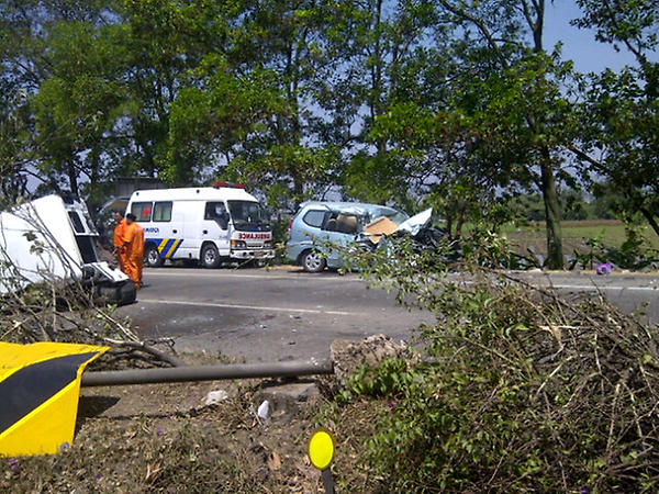 Kecelakaan km 141 arah jakarta