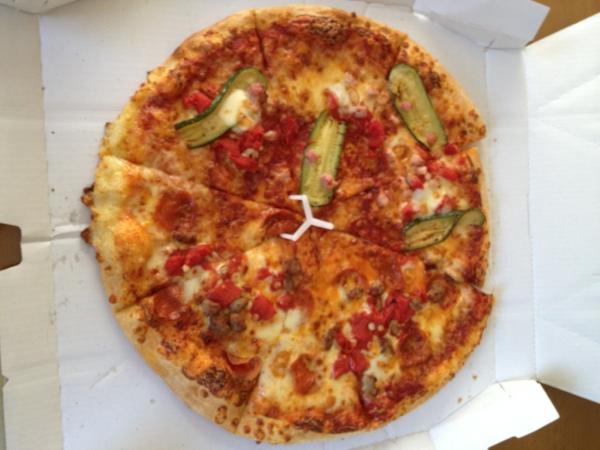 BusKohki's tweet photo. @dominos_JP まったく飽きのこない最高のピザデスね‼NYスタイル最高‼
公式さん、鉄なんですね。僕も鉄々です。 http://t.co/cBw4waBO