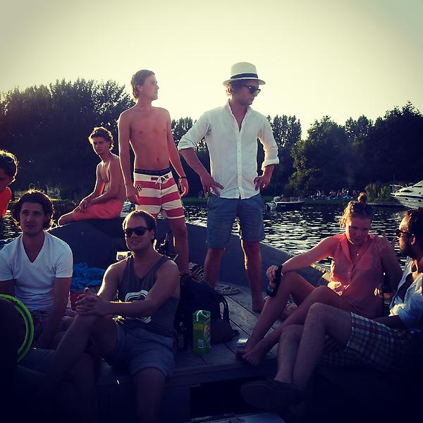 Gisteren lekker uitgezweet op het water, vandaag heerlijk zweten @ Cultuurcafé. Deo? Check. Kusje en tot zo! #RUintro12