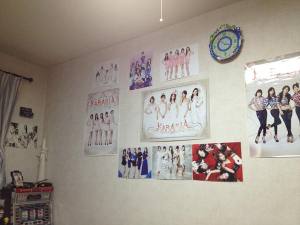 部屋に韓国アイドルのポスターを1枚でも貼ってる人rt 部屋に韓国アイドルのポスターを1枚でも貼ってる人rt