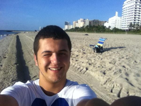 antoni_mora's tweet photo. Dar un paseo por Miami Beach a las 8 de la mañana #notieneprecio! Pero Ver una sesion fot.porno #aunmuchomenos! http://t.co/UTpgSdF9