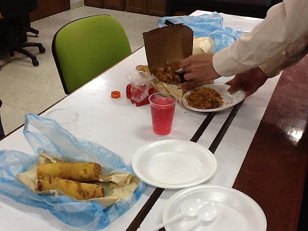 ChrisGomezA's tweet photo. El almuerzo de Domingo del equipo de Presupuestos... En Geomatica http://t.co/LkvUiODF