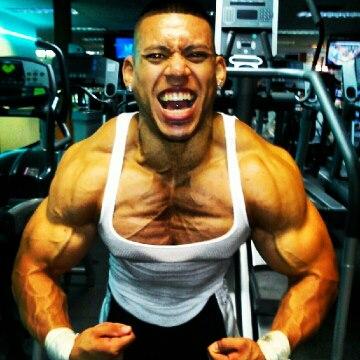 MMLatino's tweet photo. El fenómeno juvenil con descendencia dominicana JONATHAN HERNÁNDEZ dice que finalmente esta en forma para MM Superbody. http://t.co/VUrfeEl1