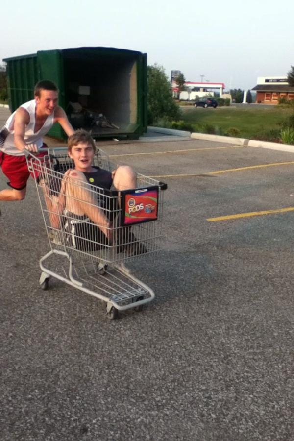 JPAdamonis's tweet photo. @therealallement #shoppingcarts http://t.co/CfLWUx70