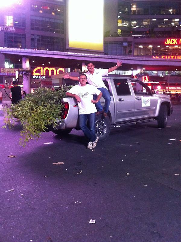 KawayanMovement's tweet photo. Offsetting our carbon footprints. One truck at a time. http://t.co/4VIvA3wl
