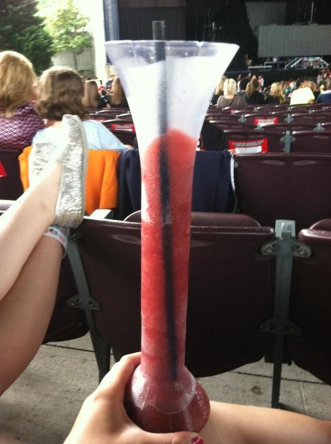 vietnuggs's tweet image. Non-alcoholic yard at the show #under21problems