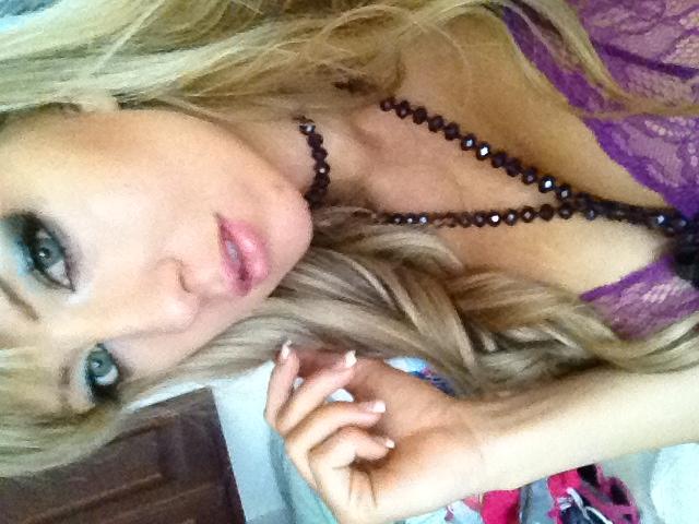 At another shoot today:D http://t.co/hU8W4dlV<a href="/tag/mvsales"class="tags"><span>#mvsales</span></a>