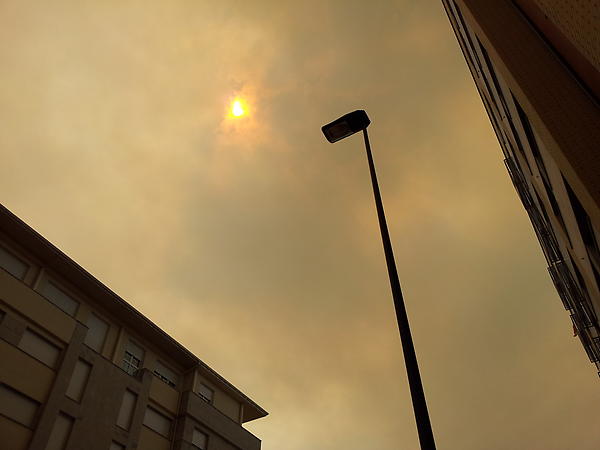 CarlosMGrana's tweet photo. Luz, fuego, destrucción.....lamentable lobde los incendios. http://t.co/88vup7TB