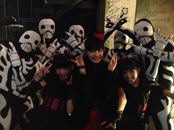 ট ইট র Babymetal Sugさん たむらぱんさんとのライブありがとうございました 今日初めてbabymetal を観てくれた方もたくさんいたと思いますが またライブに来てくれたらいいね Death 10月6日のワンマンライブ先行予約もはじまったよ Http T Co ট ইট র Babymetal Sugさん たむらぱんさんとのライブありがとうございました 今日初めてbabymetal を観てくれた方もたくさんいたと思いますが またライブに来てくれたらいいね Death 10月6日のワンマンライブ先行予約もはじまったよ Http T Co
