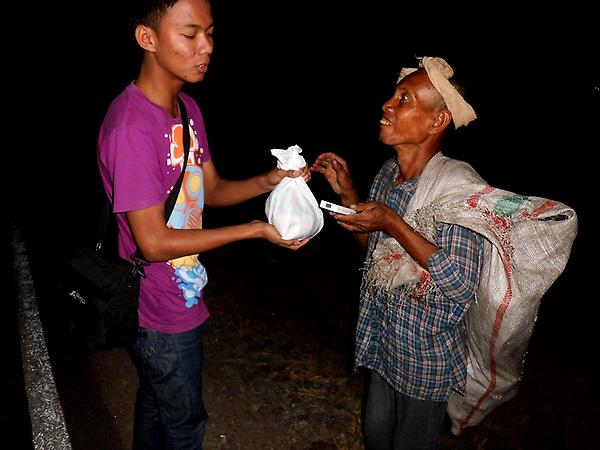 Saling Berbagi #BaksosStreetteam#1