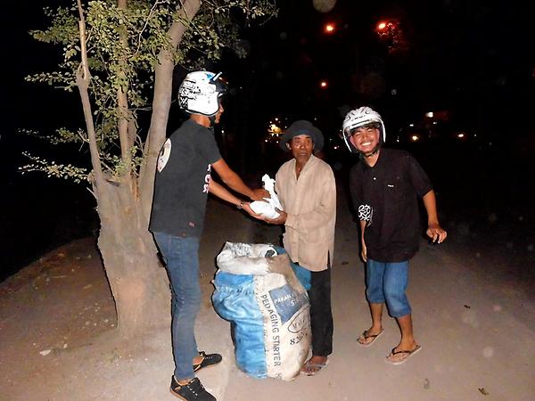 Saling berbagi #BaksosStreetteamCS