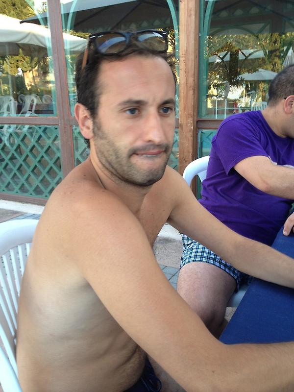enzotrono's tweet photo. @maxmat83 Nn preoccuparti è ancora vivo !!!! http://t.co/3ef8V5LV