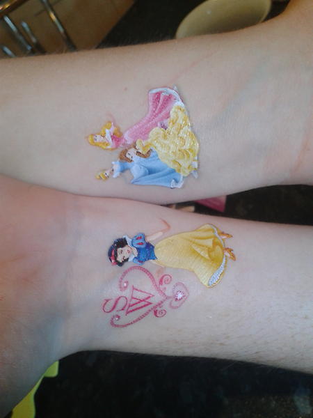 JulietMcQueen1's tweet image. Hannah and i got tattoos today #spontaneousmoments