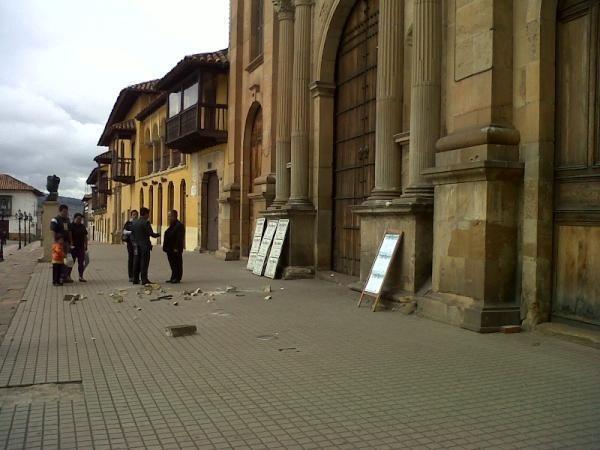 carand85's tweet photo. @NoticiasRCN daños en catedral de Tunja por sismo http://t.co/fnuHtDmV