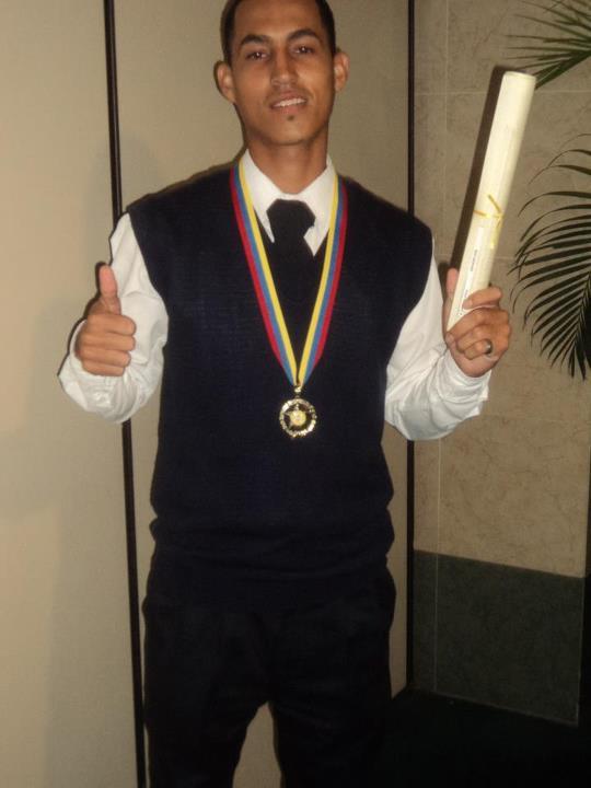 SooeToe's tweet photo. Mi Acto De Grado..! http://t.co/T5hVs7nK