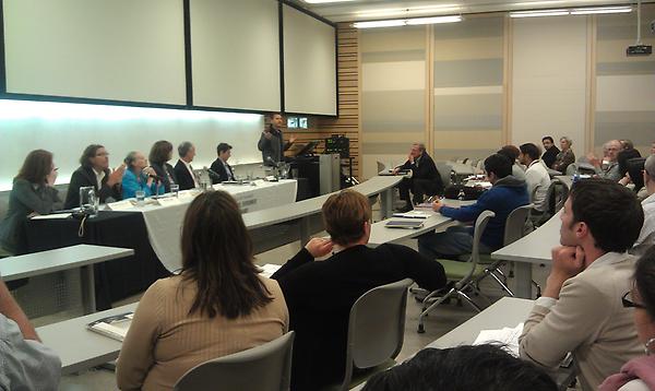 ISEEE_EES's tweet photo. Kicking off the semester with EESS607 Panel Discussion @DecisionLab http://t.co/VsMqxfWR