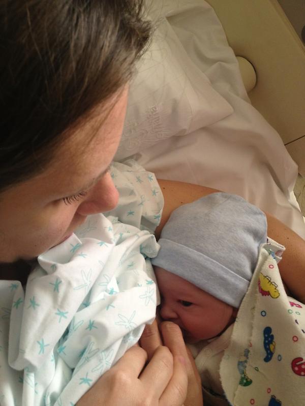 CamiKali's tweet photo. “@guendelman: Ha nacido un Guendelman de 4 kilos y 53 centímetros. Un campeón llamado Benjamín. http://t.co/GysmO7Ek”hermoso felicidades