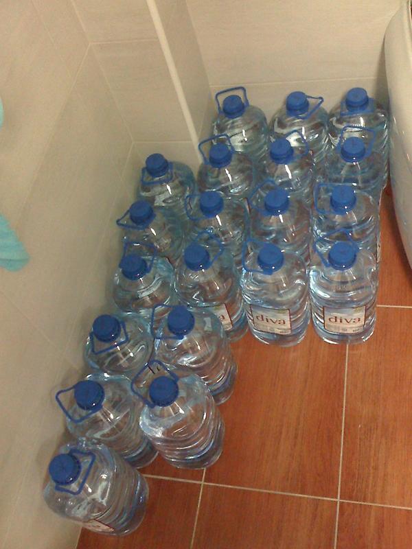 SlashP's tweet image. Запасы питьевой воды дней на 20...