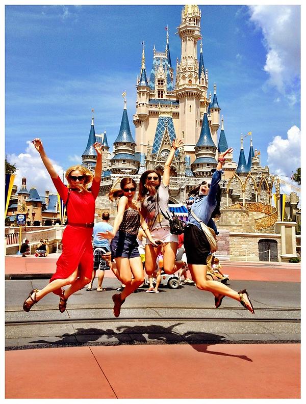 CandiceAccola's tweet image. Having an amazing girls weekend. Can't believe it's out fourth one!!!