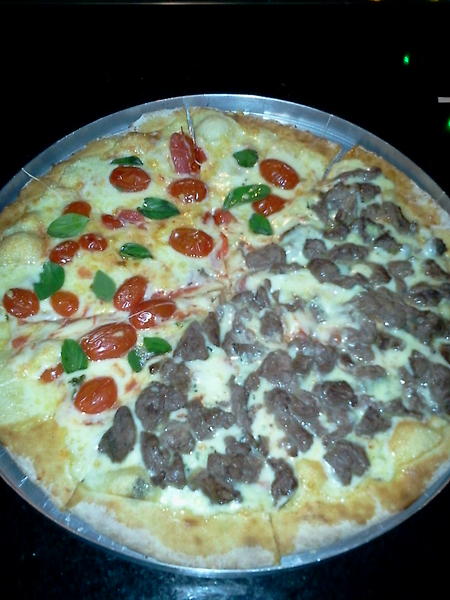 Jabu360's tweet photo. 1/2 Filet Mignon 1/2 Marguerita http://t.co/yxEcoLKg
